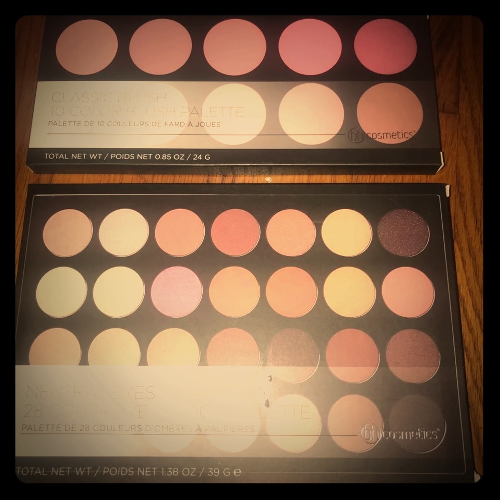 Small makeup bundle eyeshadow and blush set